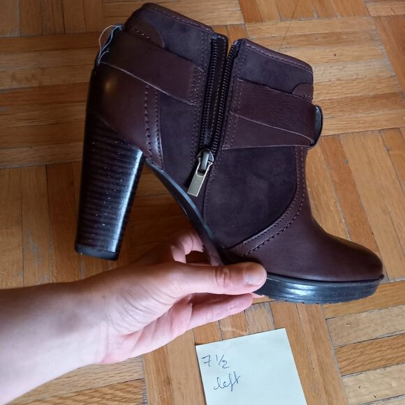 LEFT SHOE ONLY Clarks brown leather heels booties with buckle 7.5 NEW - Picture 8 of 8